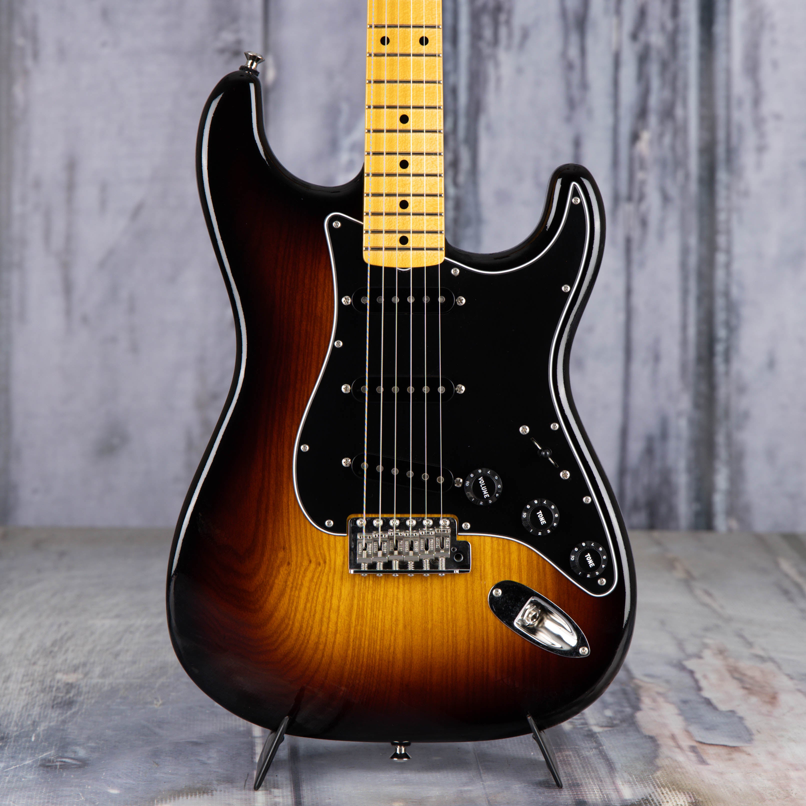 Fender Custom Shop Postmodern Stratocaster Deluxe Closet Classic Electric Guitar, Wide Fade 2-Color Sunburst, front closeup