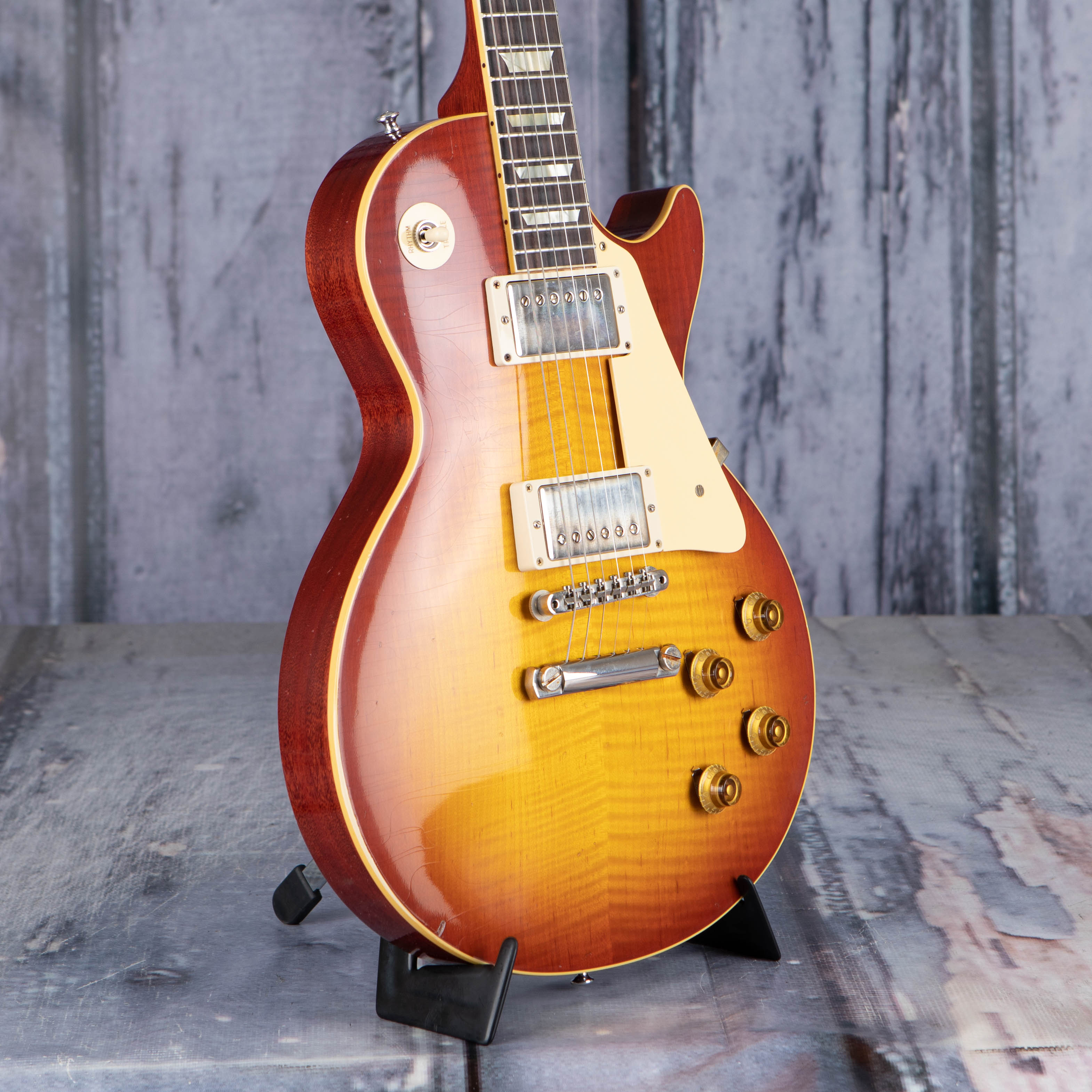 Gibson Custom Shop 1959 Les Paul Standard Murphy Lab Light Aged Electric Guitar, Cherry Tea Burst, angle