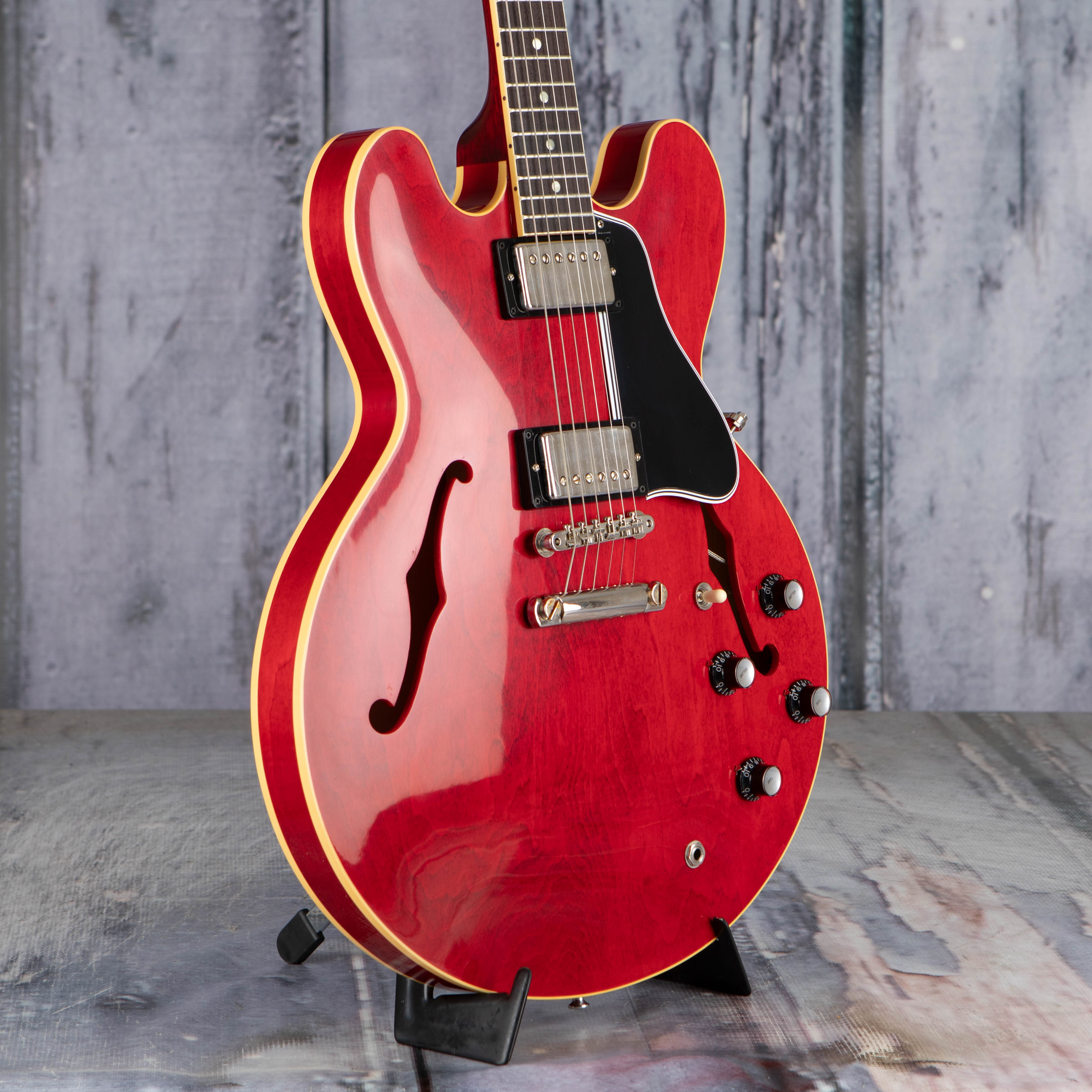 Gibson Custom Shop 1961 ES-335 Reissue VOS Semi-Hollowbody Guitar, Sixties Cherry, angle