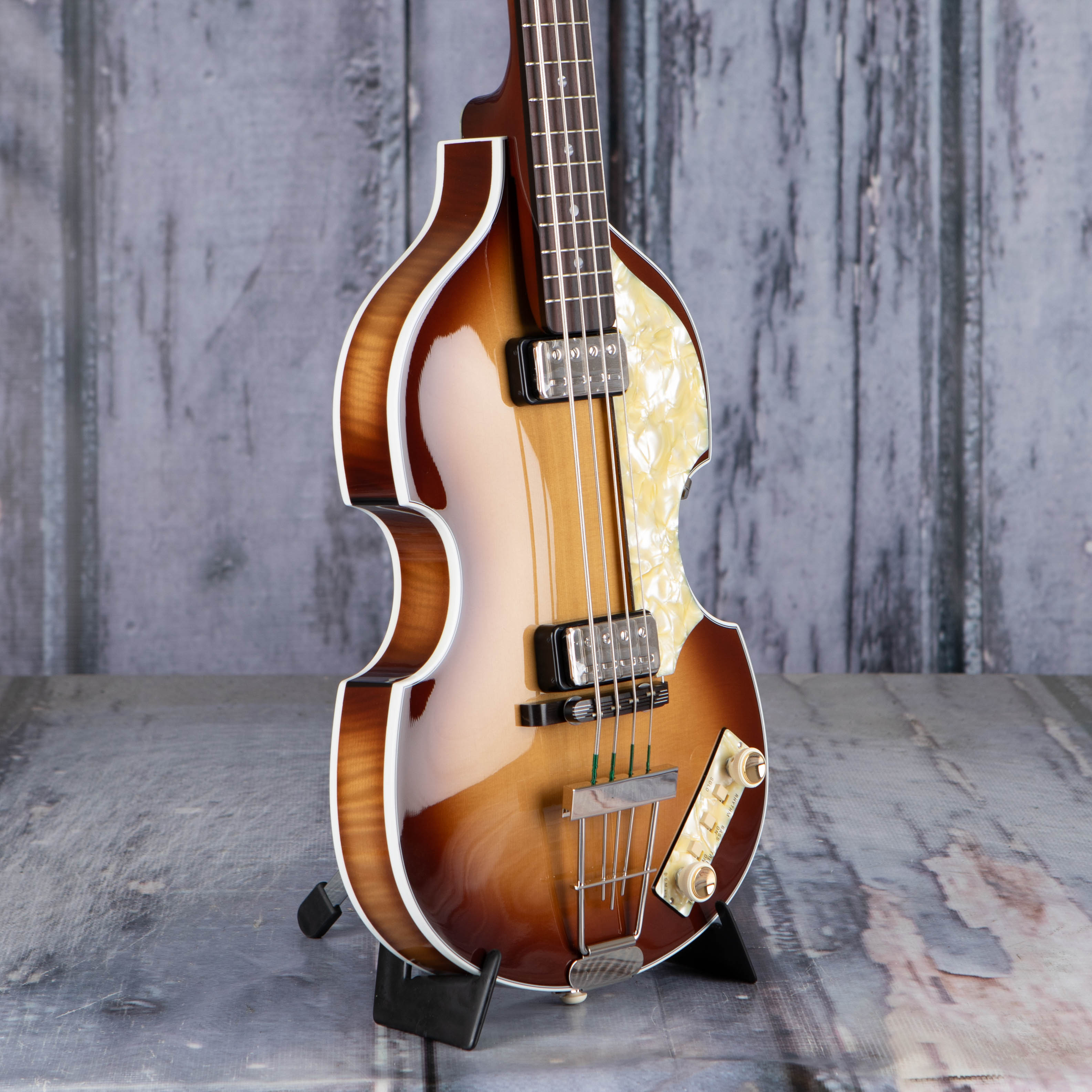 Höfner HOF-H500/1-62-O Limited Edition 1962 Reissue Violin Bass Guitar, Sunburst, angle