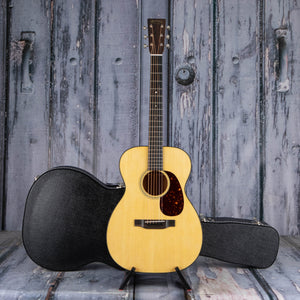 Martin 00-18 Acoustic Guitar, Natural, case