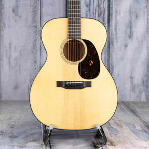 Martin 000-18 Acoustic Guitar, Natural, front closeup