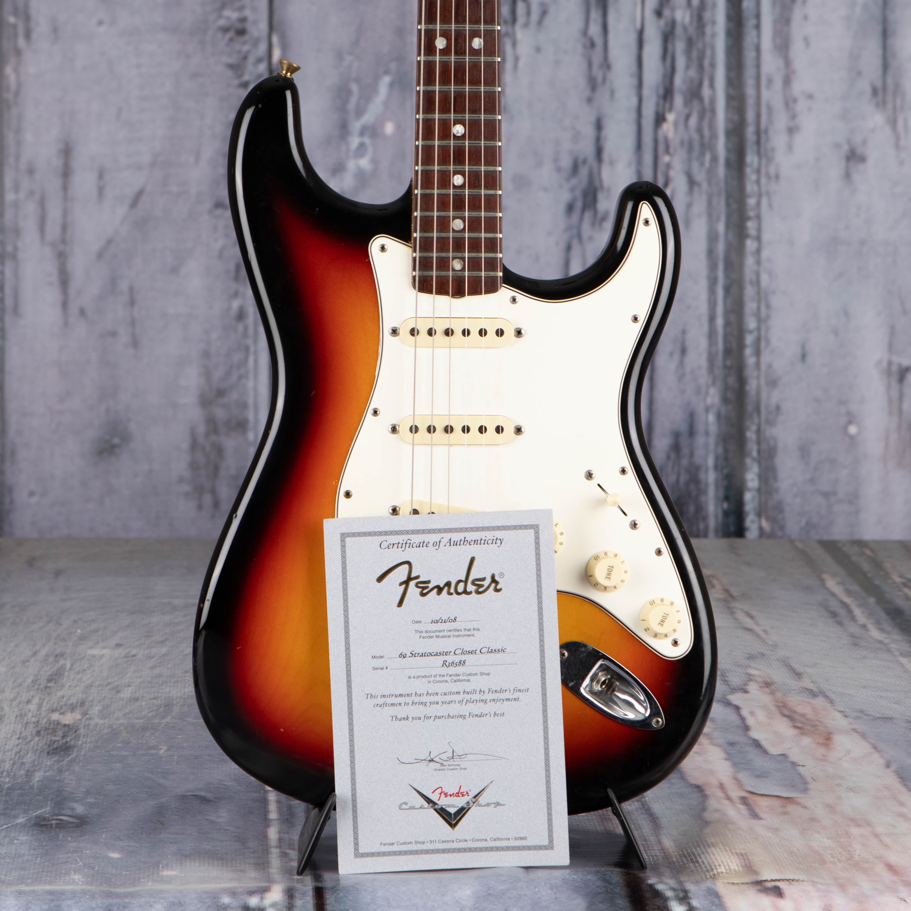 Used Fender Custom Shop 1969 Stratocaster Closet Classic Electric Guitar, 2008, 3-Color Sunburst, coa