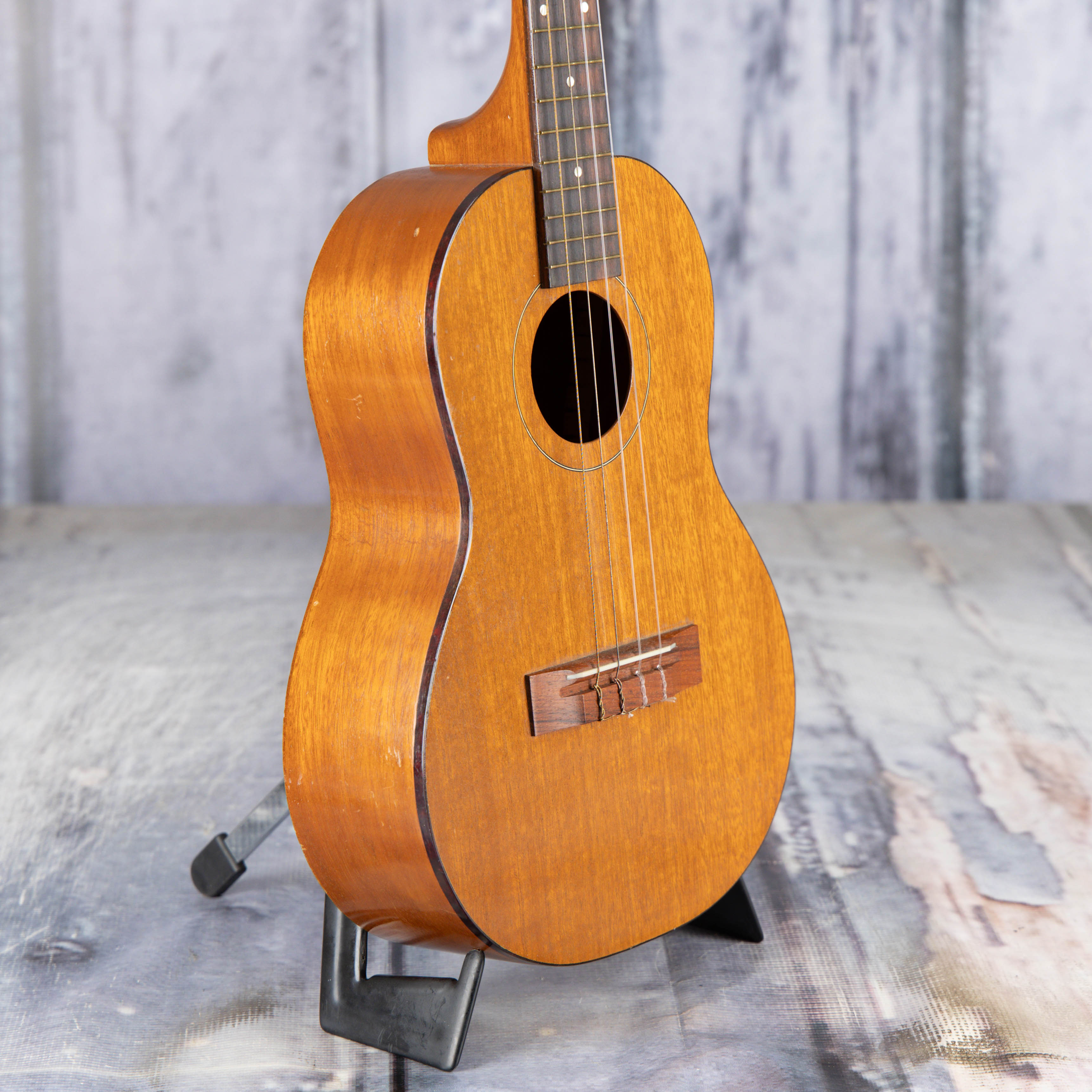 Used Harmony Baritone Ukulele, 1960s, Natural, angle