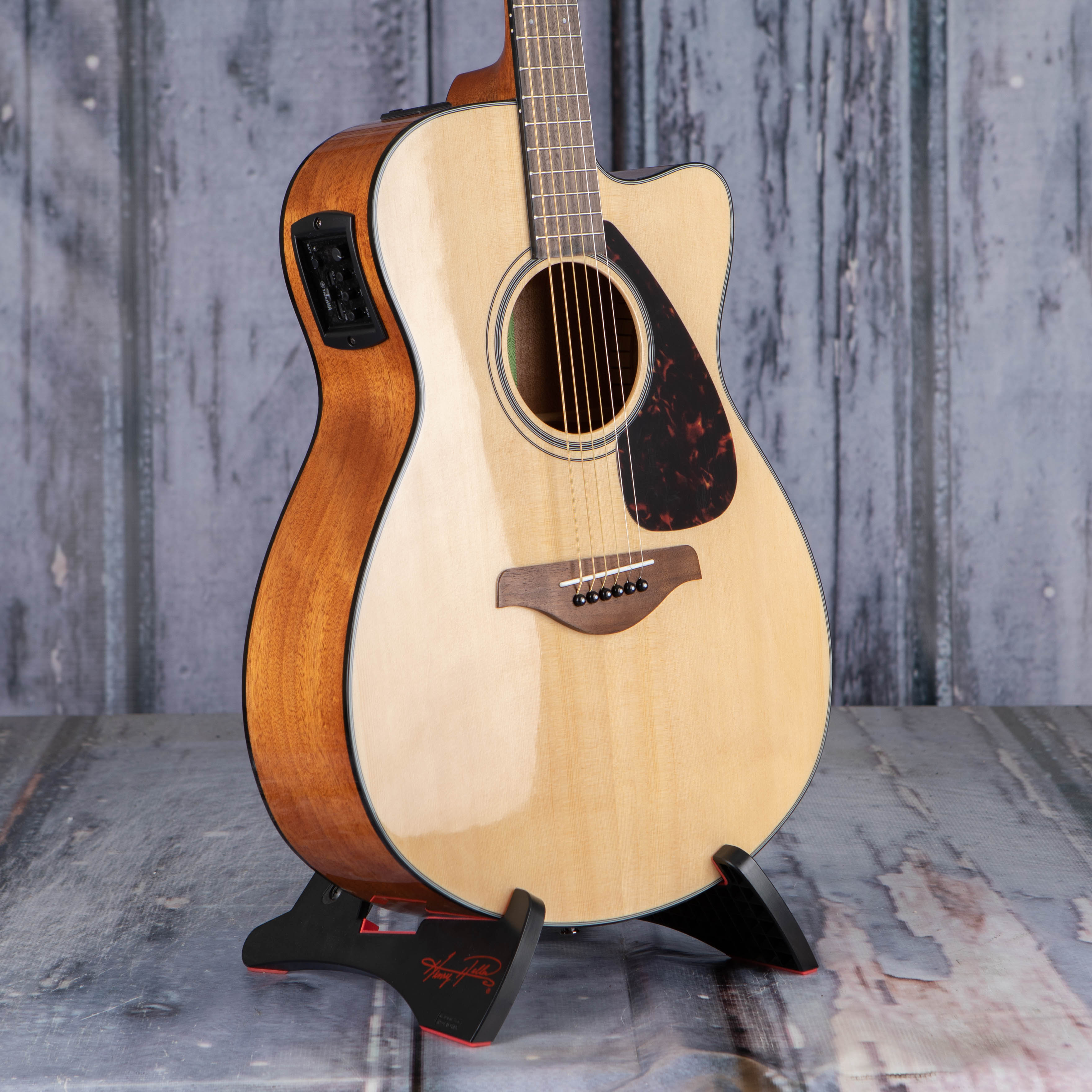 Yamaha FSX800C Concert Cutaway Acoustic/Electric Guitar, Natural, angle