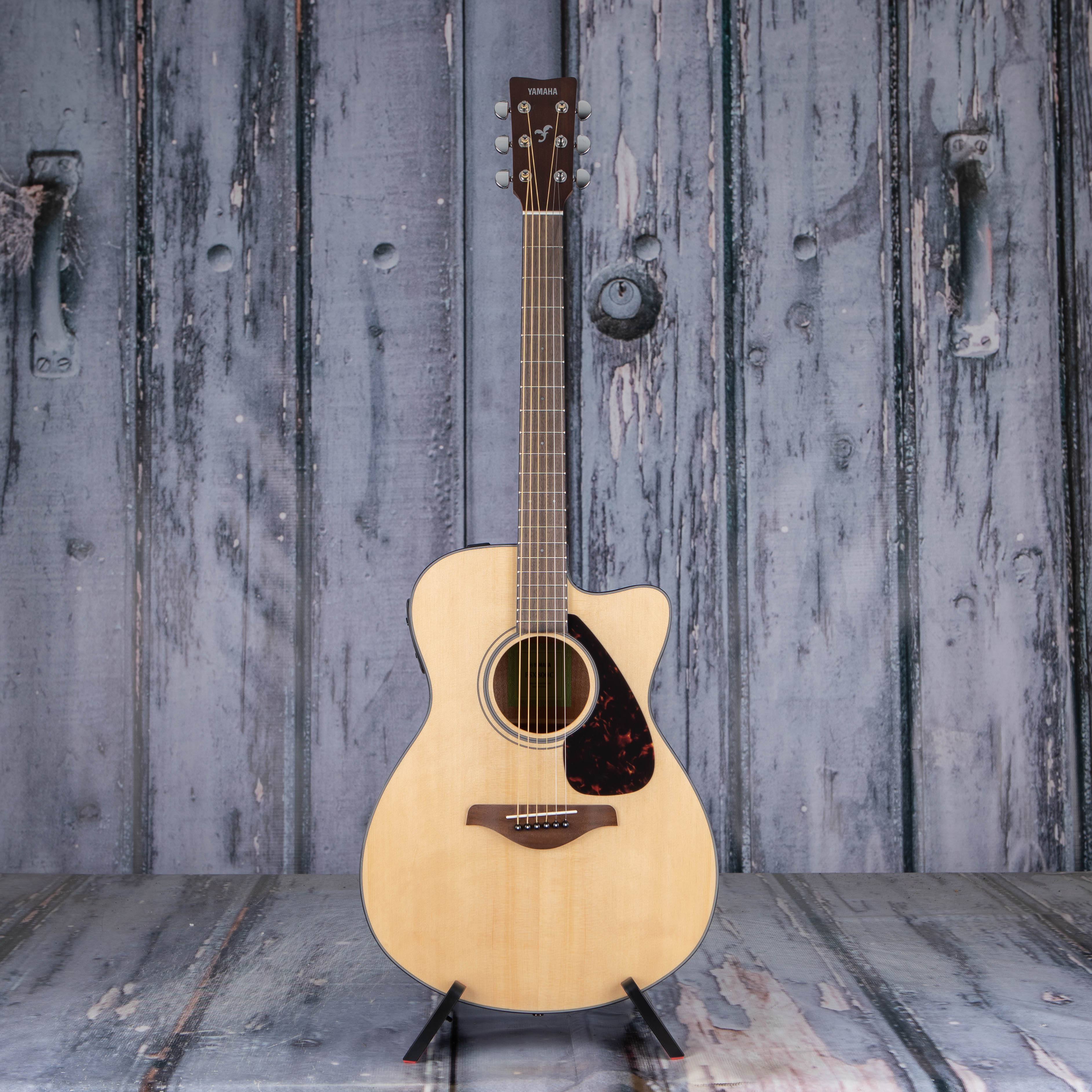 Yamaha FSX800C Concert Cutaway Acoustic/Electric Guitar, Natural, front