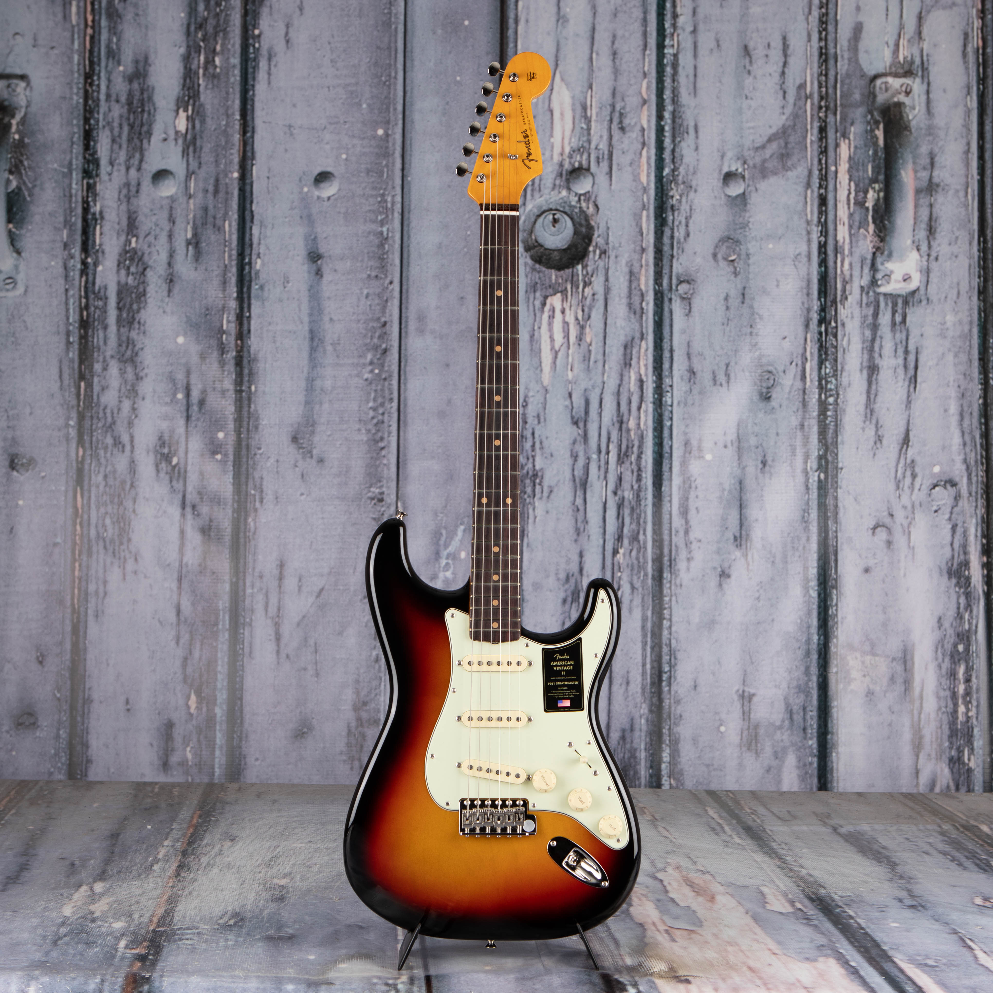 【ほぼ新品】fender American Vintage II 1961 Fender American Vintage II 1961 Stratocaster Electric Guitar