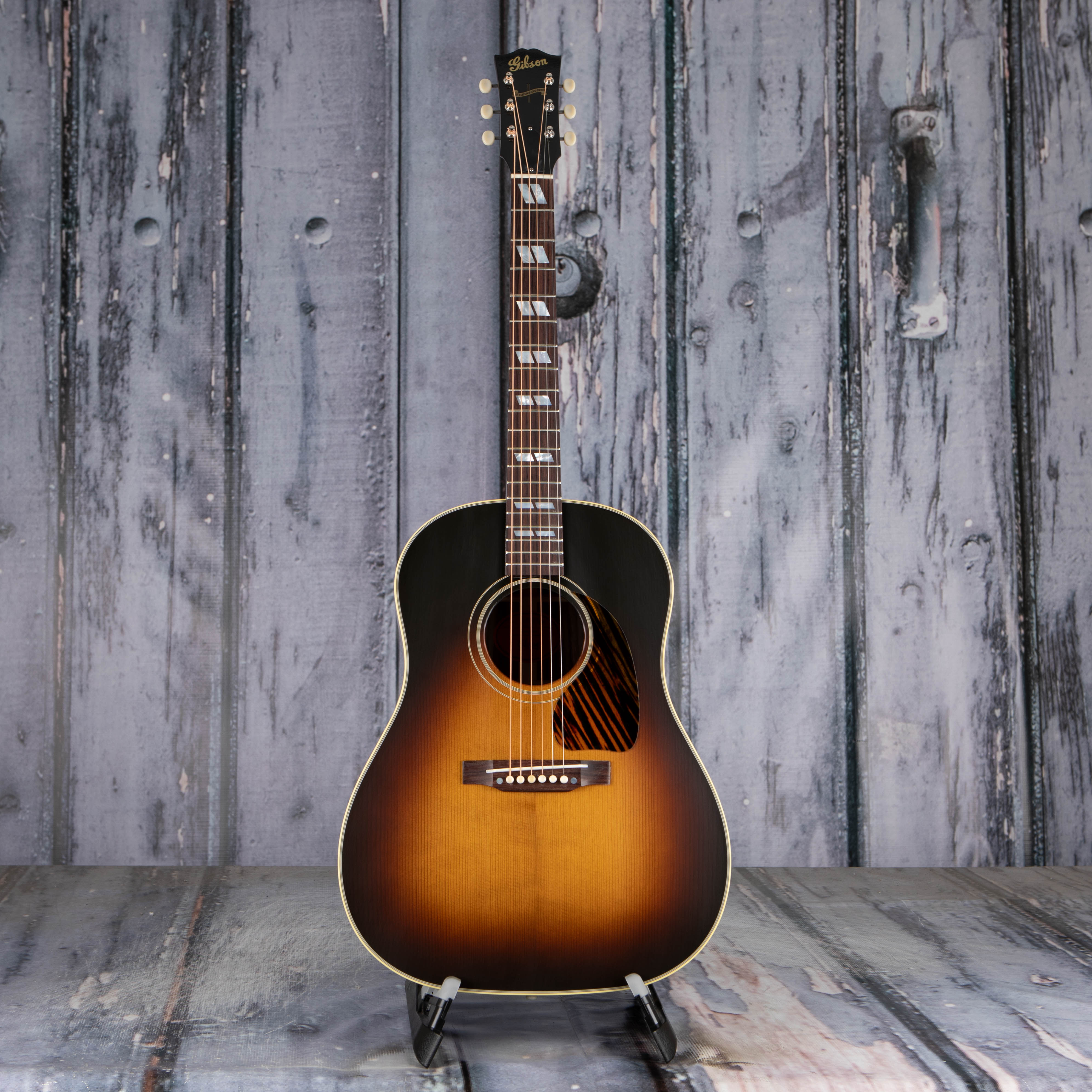 Gibson Custom Shop 1942 Banner Southern Jumbo Acoustic Guitar, Vintage Sunburst, front