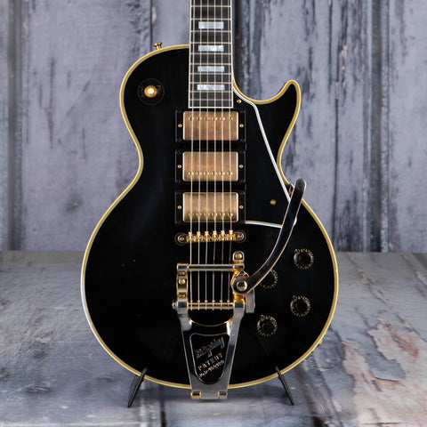 Gibson Custom Shop 1957 Les Paul Custom Reissue 3-Pickup With Bigsby Murphy Lab Light Aged Electric Guitar, Ebony, front closeup