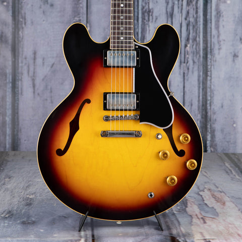 Gibson Custom Shop 1959 ES-335 Reissue VOS Semi-Hollowbody Guitar, Vintage Burst, front closeup