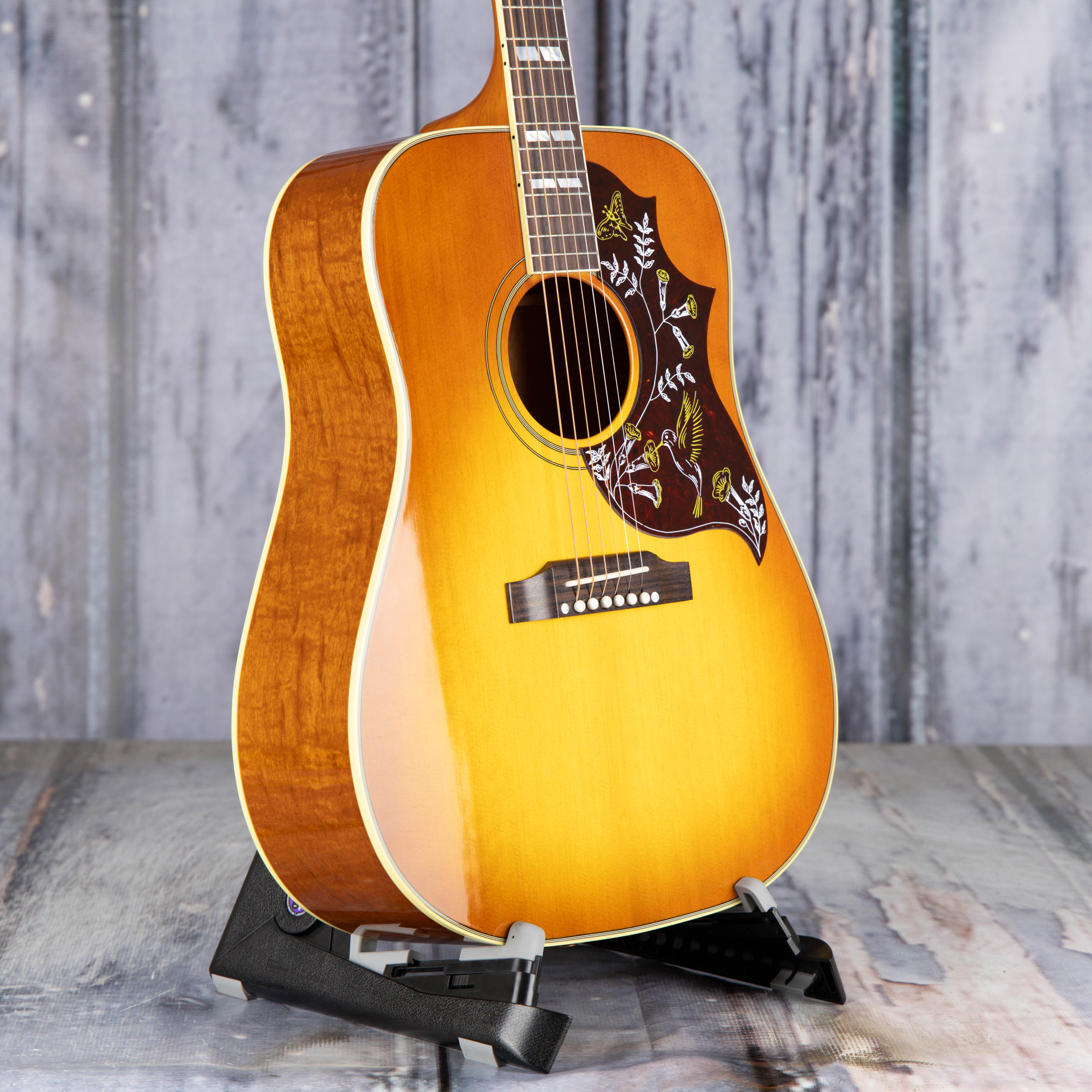 Gibson Hummingbird Original Acoustic/Electric Guitar, Heritage Cherry Sunburst, angle