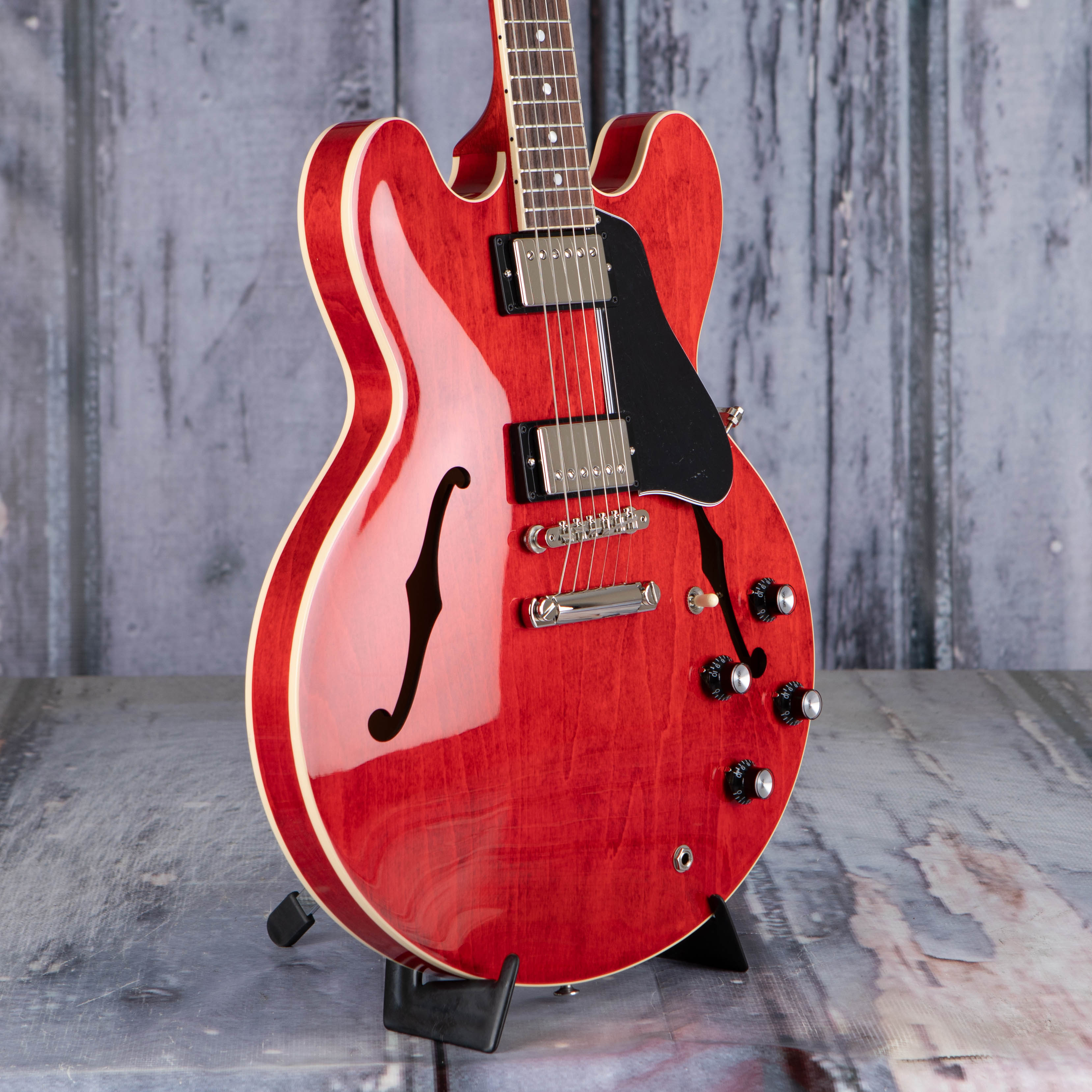 Gibson USA ES-335 Semi-Hollowbody Guitar, Sixties Cherry, angle