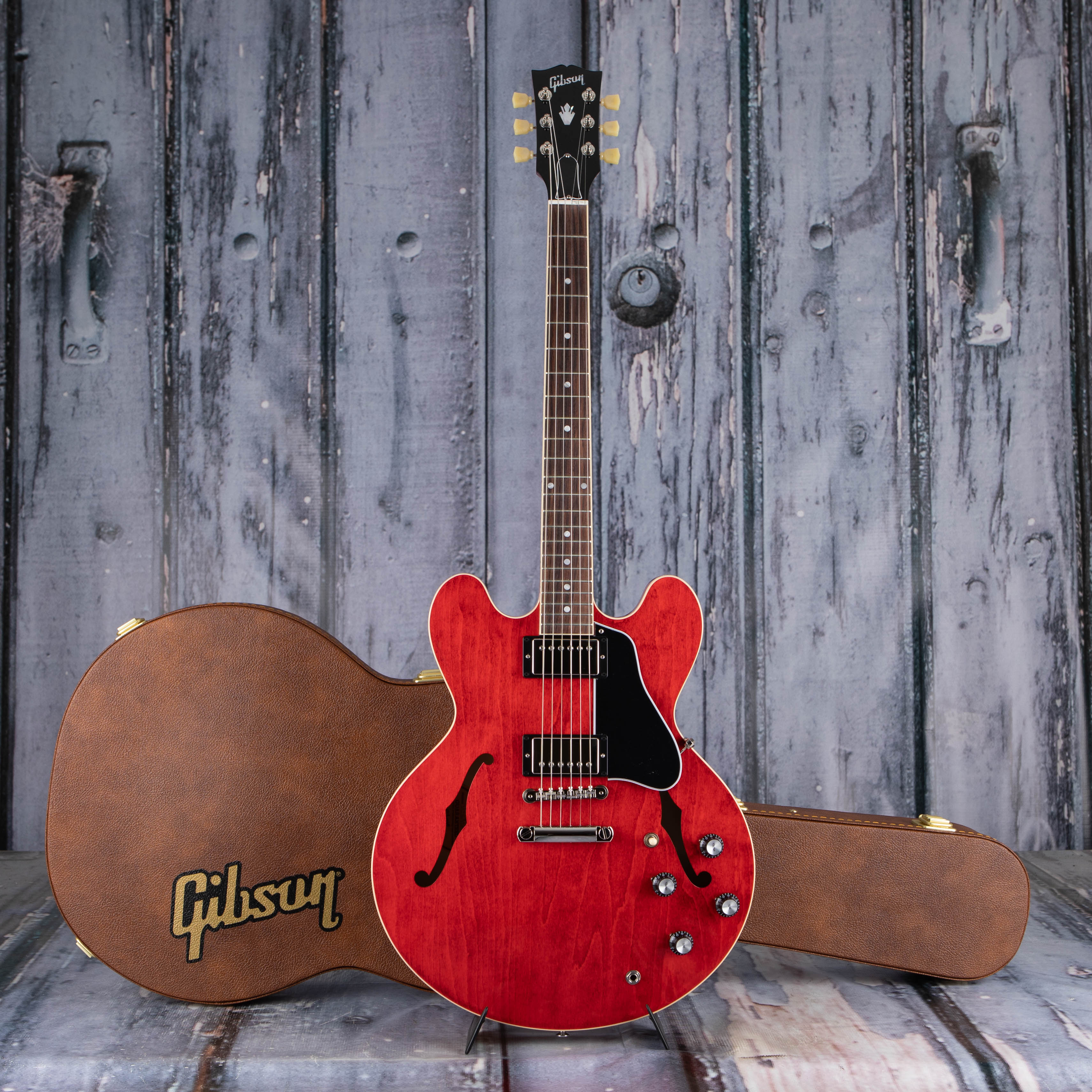 Gibson USA ES-335 Semi-Hollowbody Guitar, Sixties Cherry, case