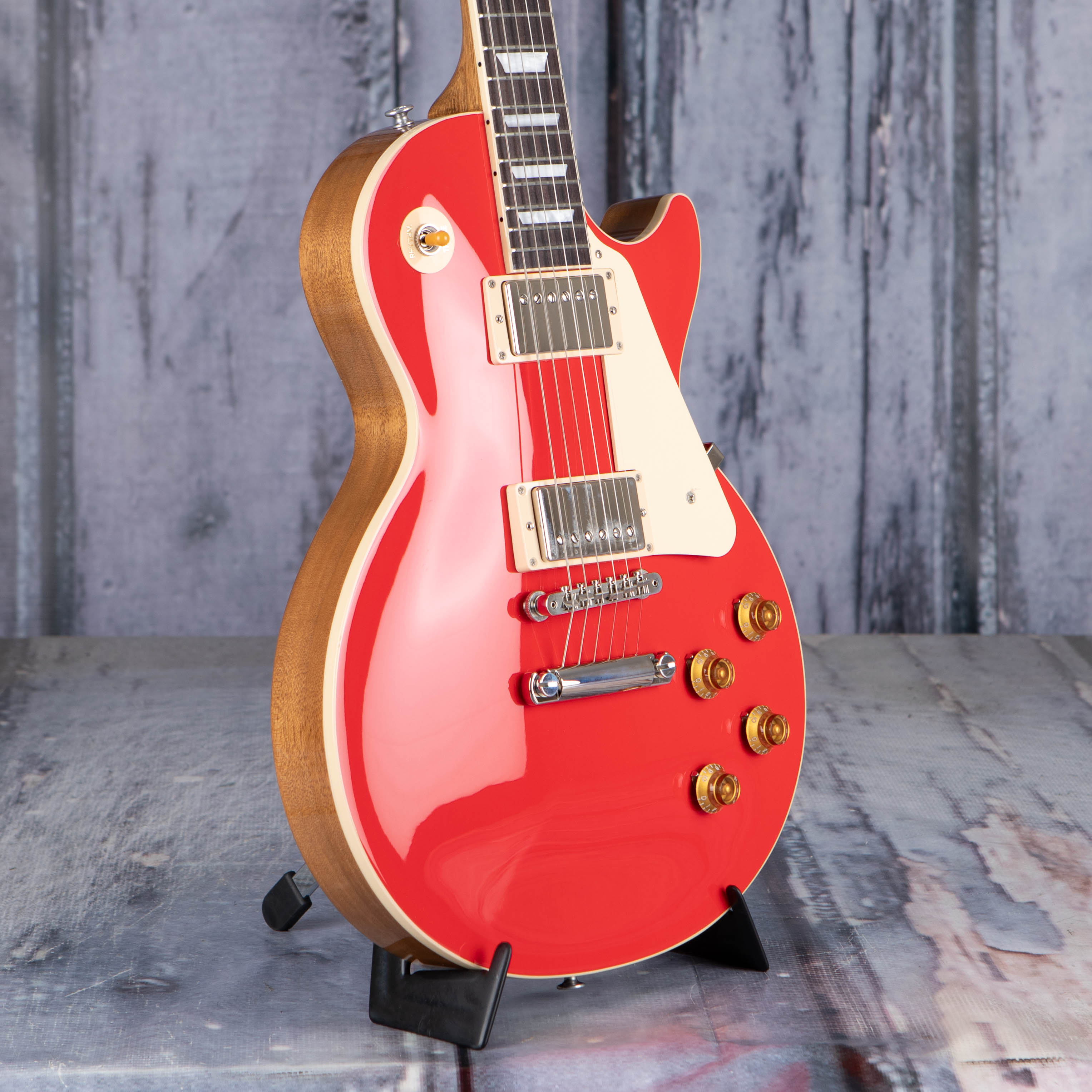 Gibson USA Les Paul Standard 50s Plain Top Electric Guitar, Cardinal Red, angle