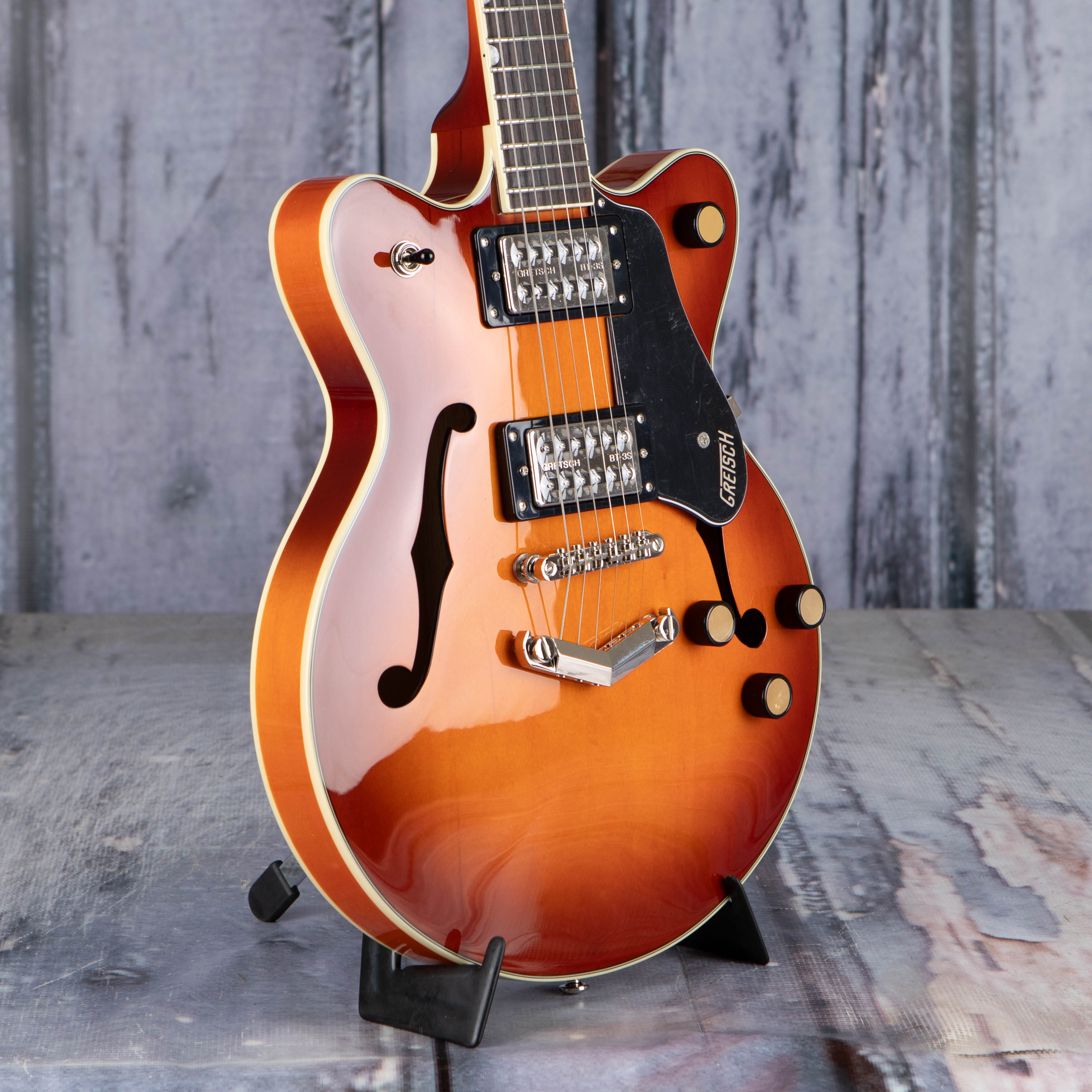 Gretsch G2655 Streamliner Center Block Jr. Double-Cut W/ V-Stoptail Semi-Hollowbody Guitar, Abbey Ale, angle