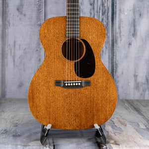 Martin 000-17 Acoustic Guitar, Dark Mahogany, front closeup