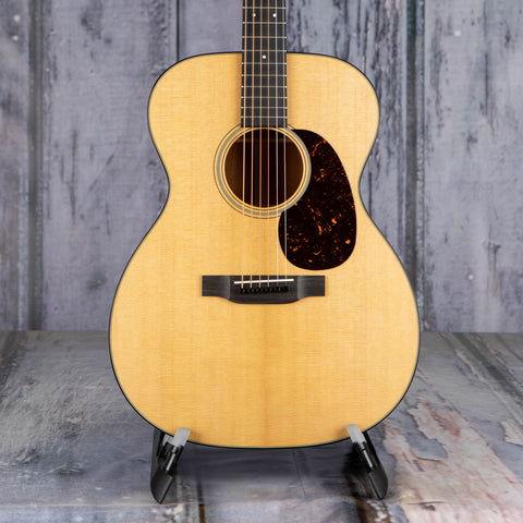 Martin 000-18 Acoustic Guitar, Natural, front closeup
