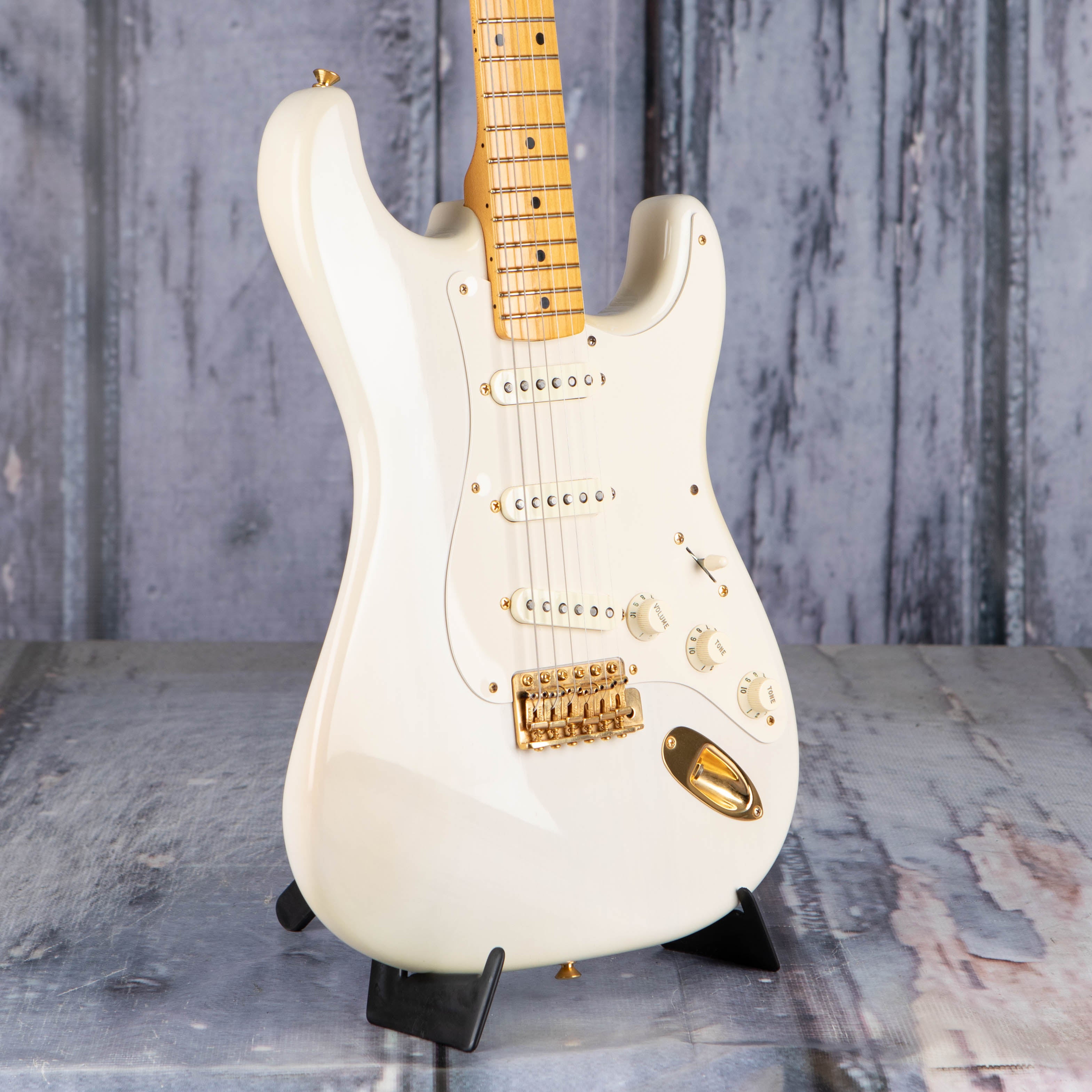 Used Fender American Vintage 1957 Commemorative Stratocaster Electric Guitar, 2007, White Blonde, angle