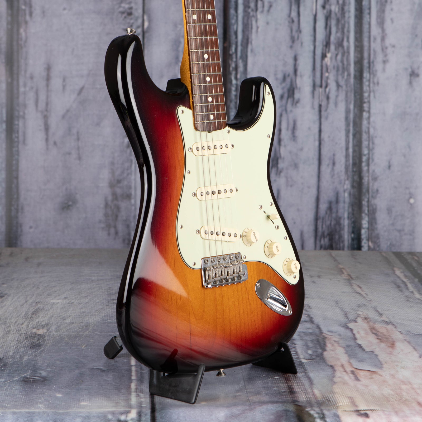 Used Fender American Vintage 62 Stratocaster 3 Color Sunburst