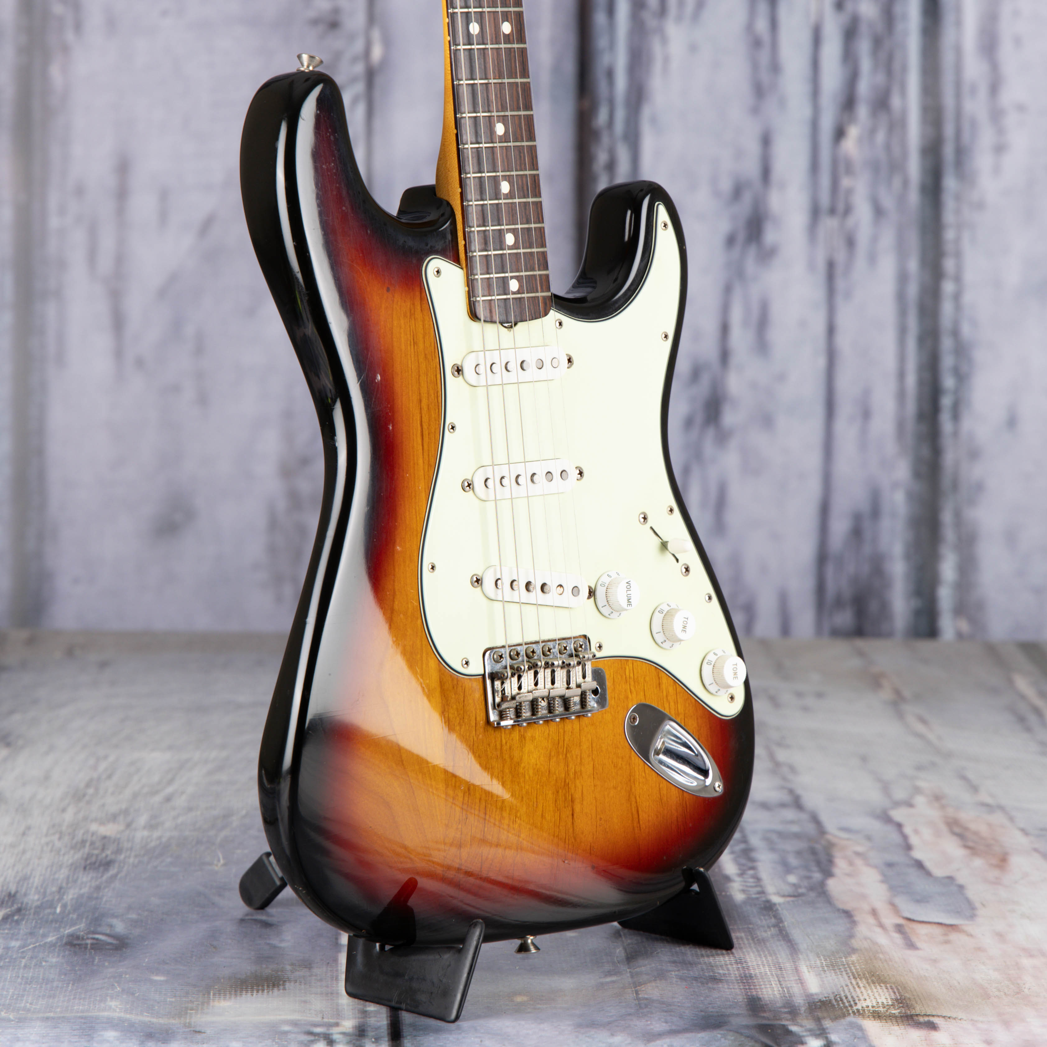 Used Fender Custom Shop 1962 Reissue Stratocaster Electric Guitar, 1988, 3-Color Sunburst, angle