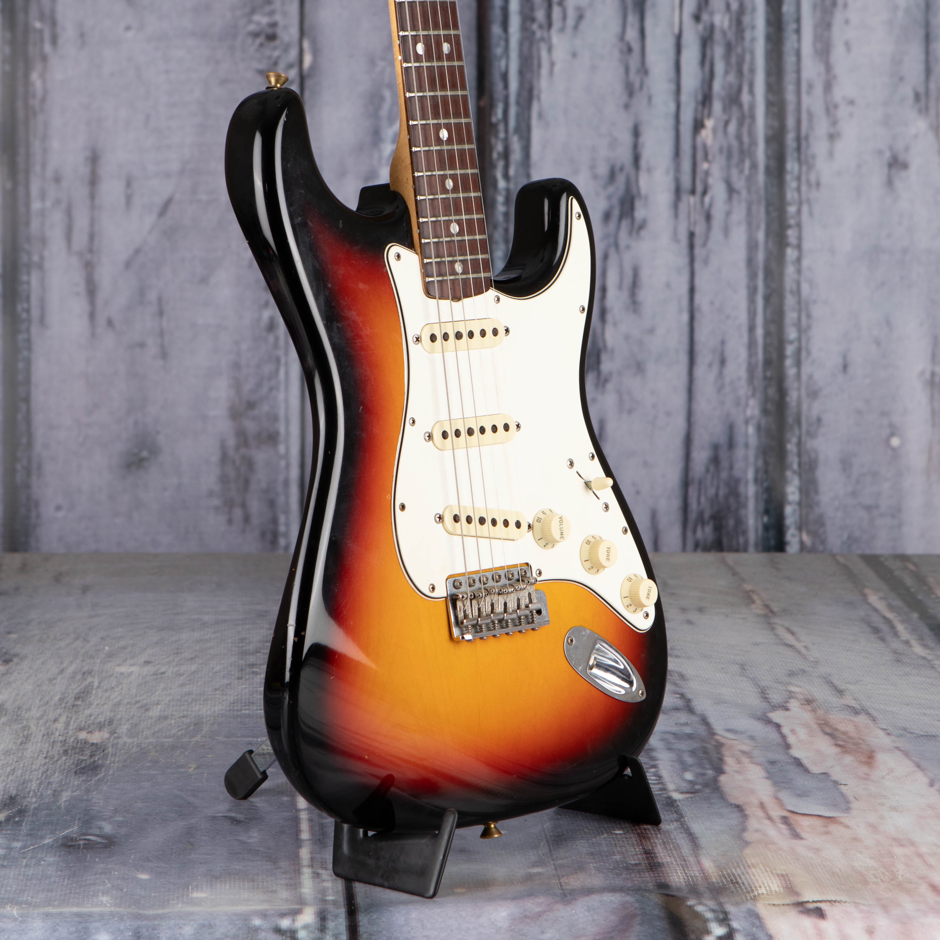 Used Fender Custom Shop 1969 Stratocaster Closet Classic Electric Guitar, 2008, 3-Color Sunburst, angle