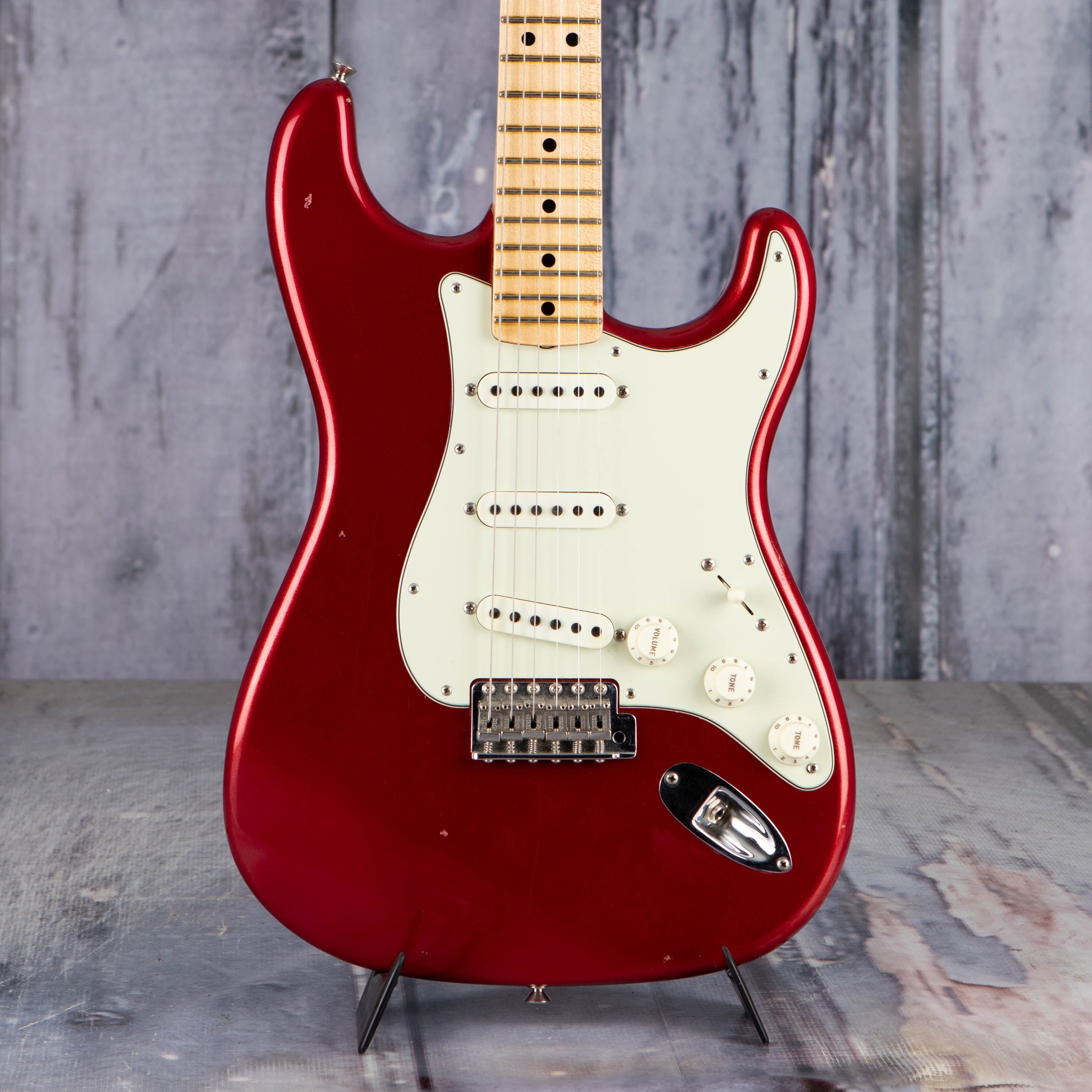 Used Fender Custom Shop 70 Stratocaster Journeyman Relic Closet Classic Electric Guitar, Aged Firemist Red, front closeup