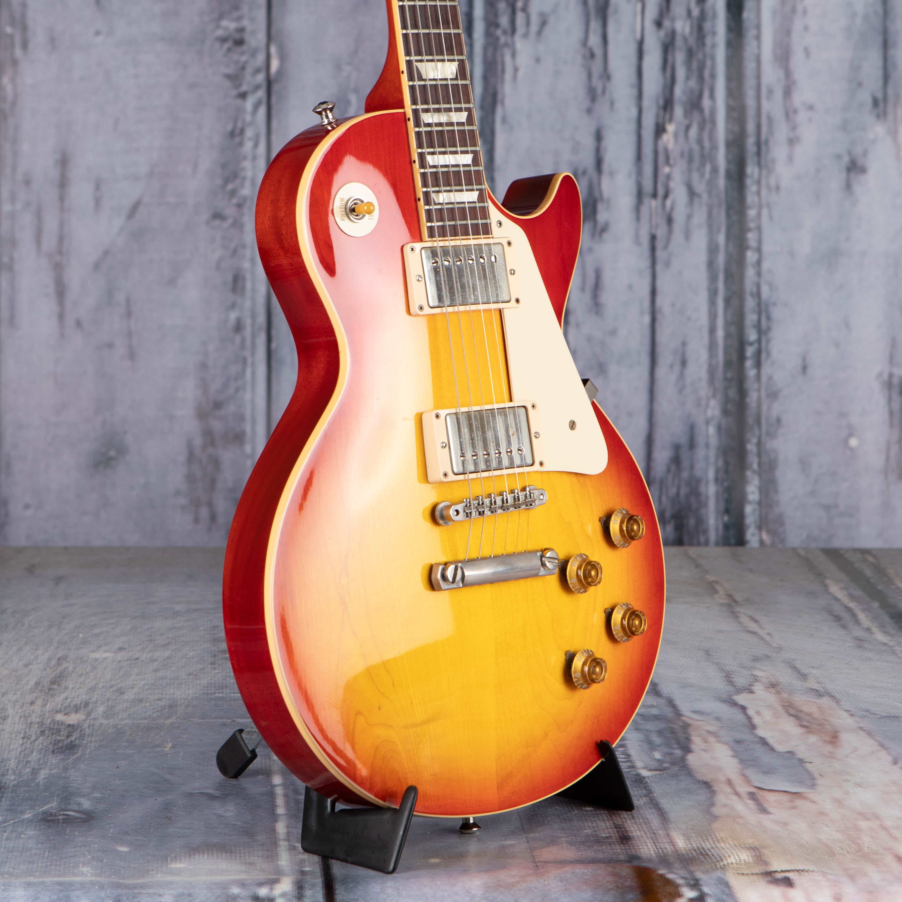 Used Gibson Custom Shop Les Paul R8 '58 Reissue Electric Guitar, 2011, Cherry Sunburst, angle