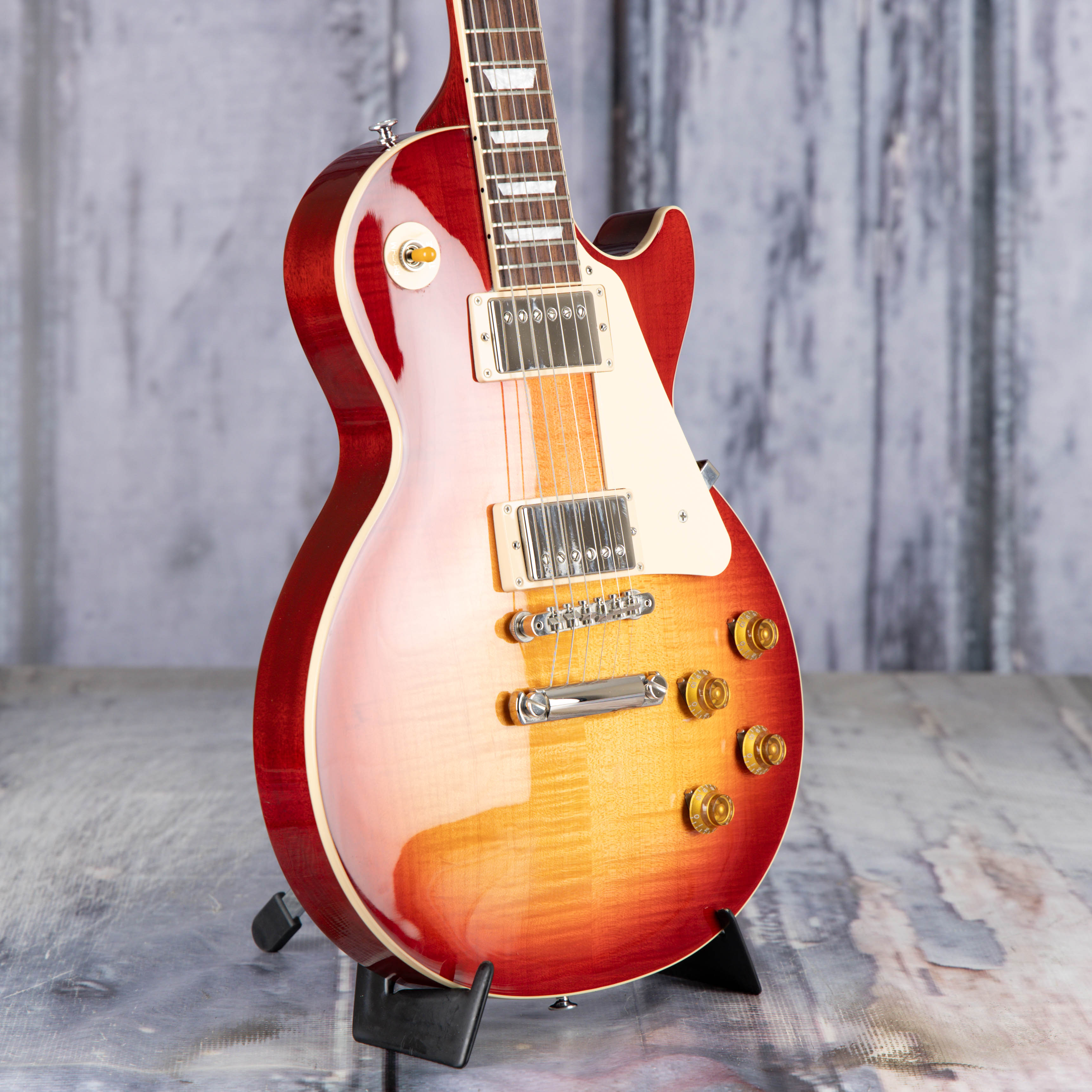 Used Gibson Les Paul 50s Standard Electric Guitar, 2022, Cherry Sunburst, angle