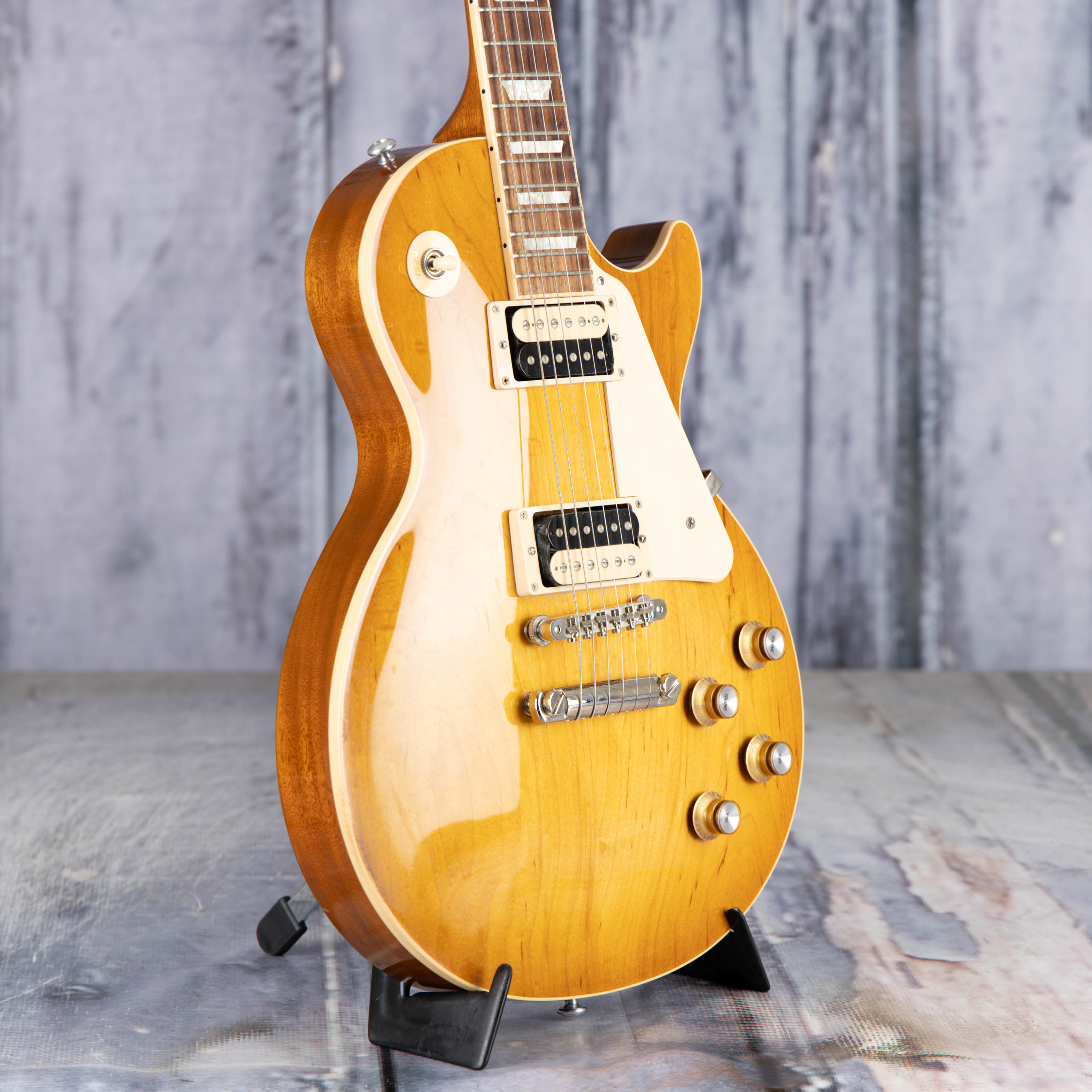 Used Gibson Les Paul Classic Electric Guitar, 2019, Unburst, angle