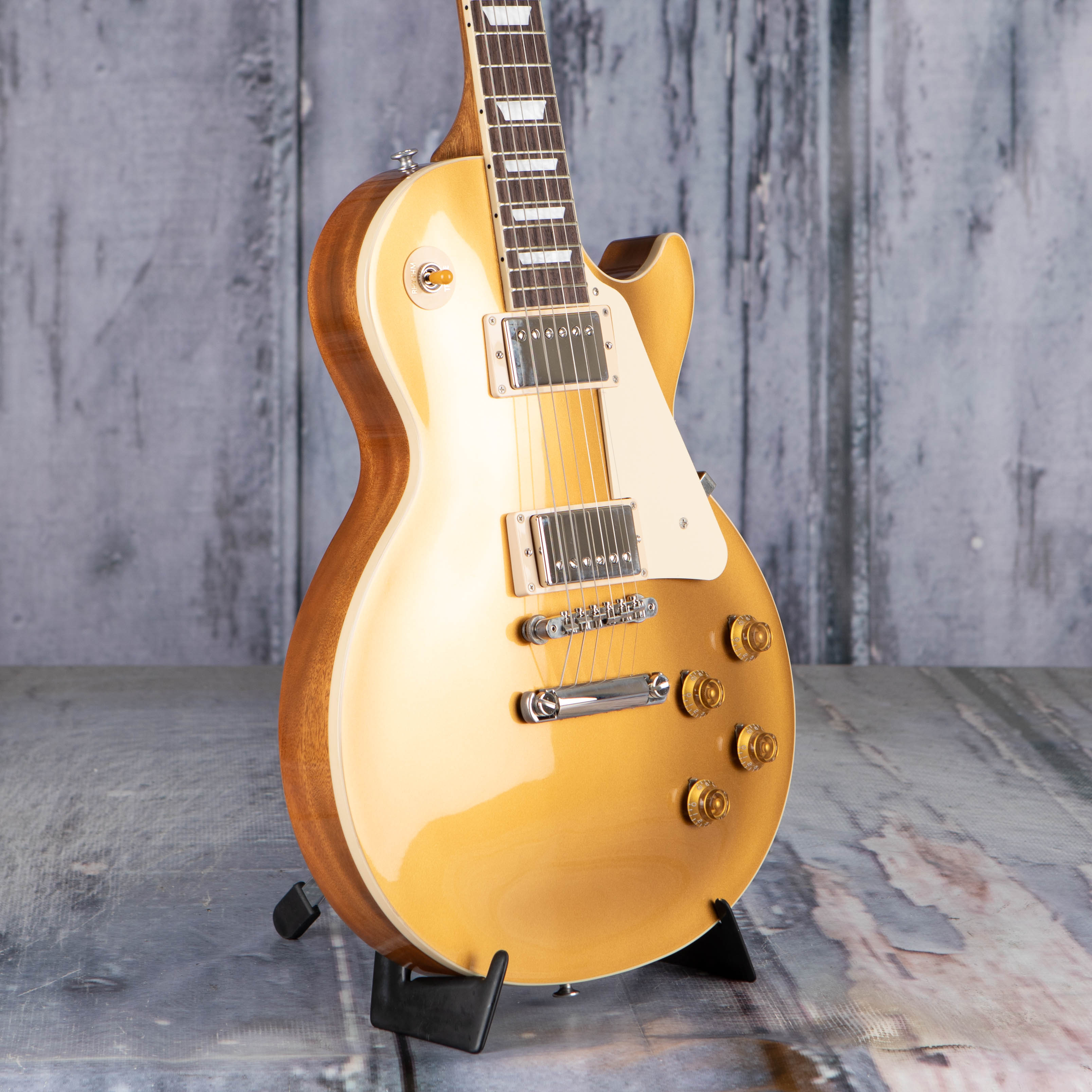 Used Gibson Les Paul Standard '50s Electric Guitar, 2023, Gold Top, angle