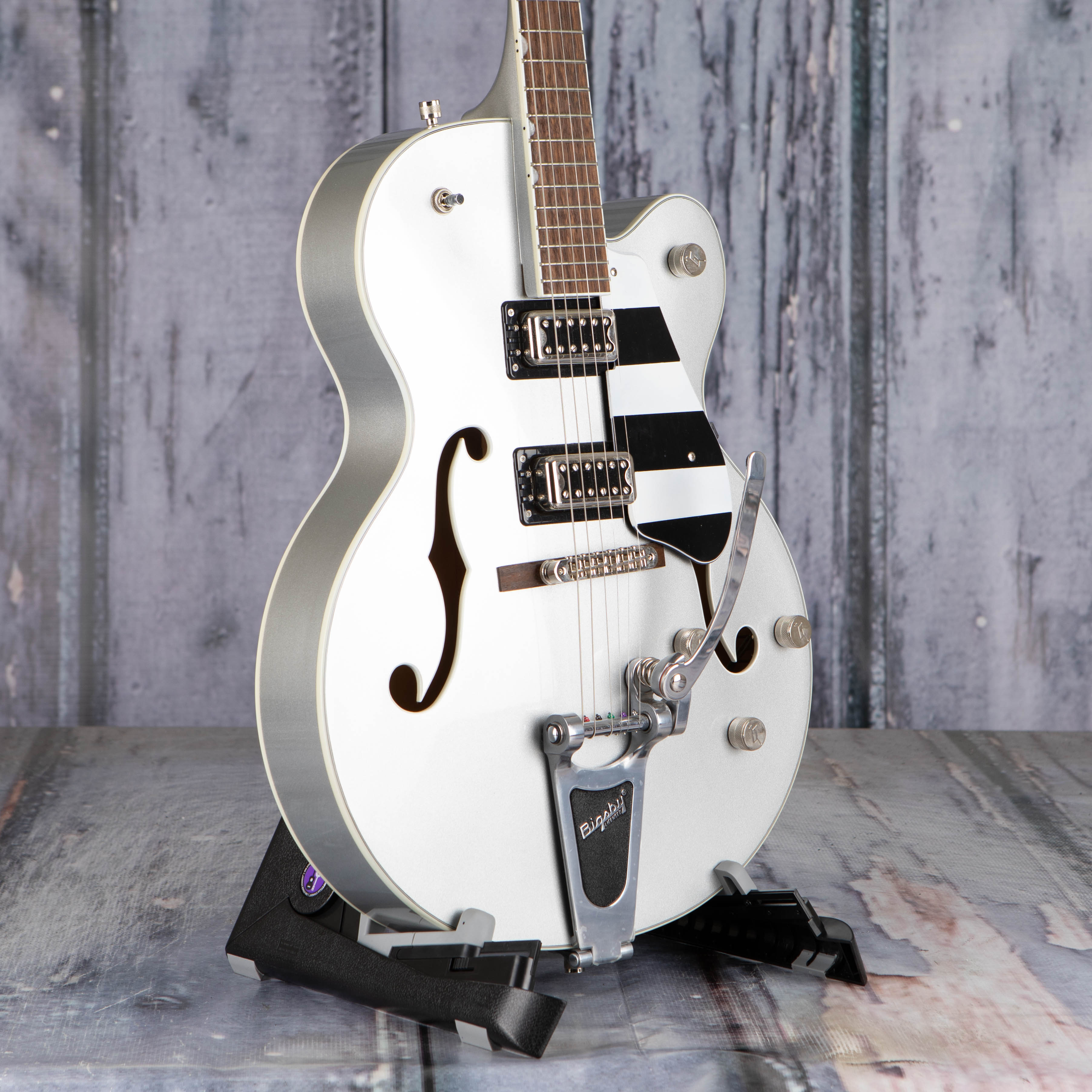 Used Gretsch G5420T Electromatic Classic Hollowbody Single-Cut W/ Bigsby Guitar, 2021, Airline Silver, angle