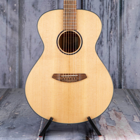 Breedlove Discovery S Concert Acoustic Guitar, Natural, front closeup