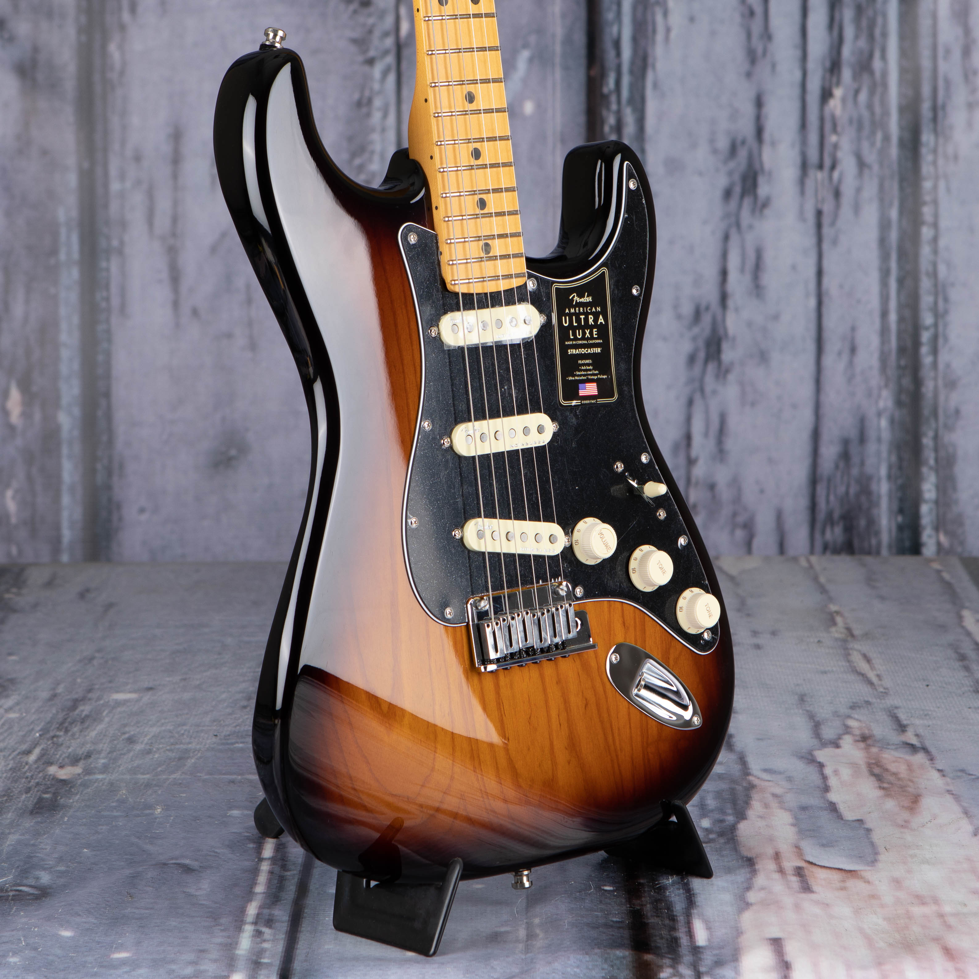 Fender American Ultra Luxe Stratocaster, Maple Fingerboard, 2-Color Sunburst, angle