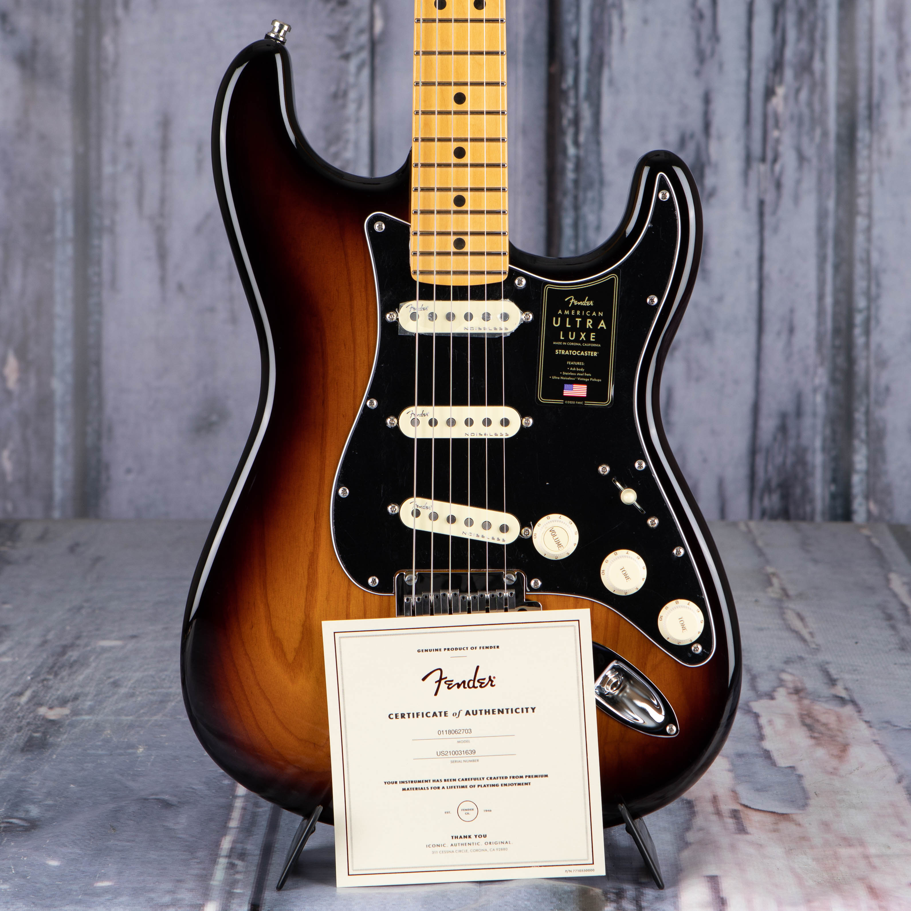 Fender American Ultra Luxe Stratocaster, Maple Fingerboard, 2-Color Sunburst, coa