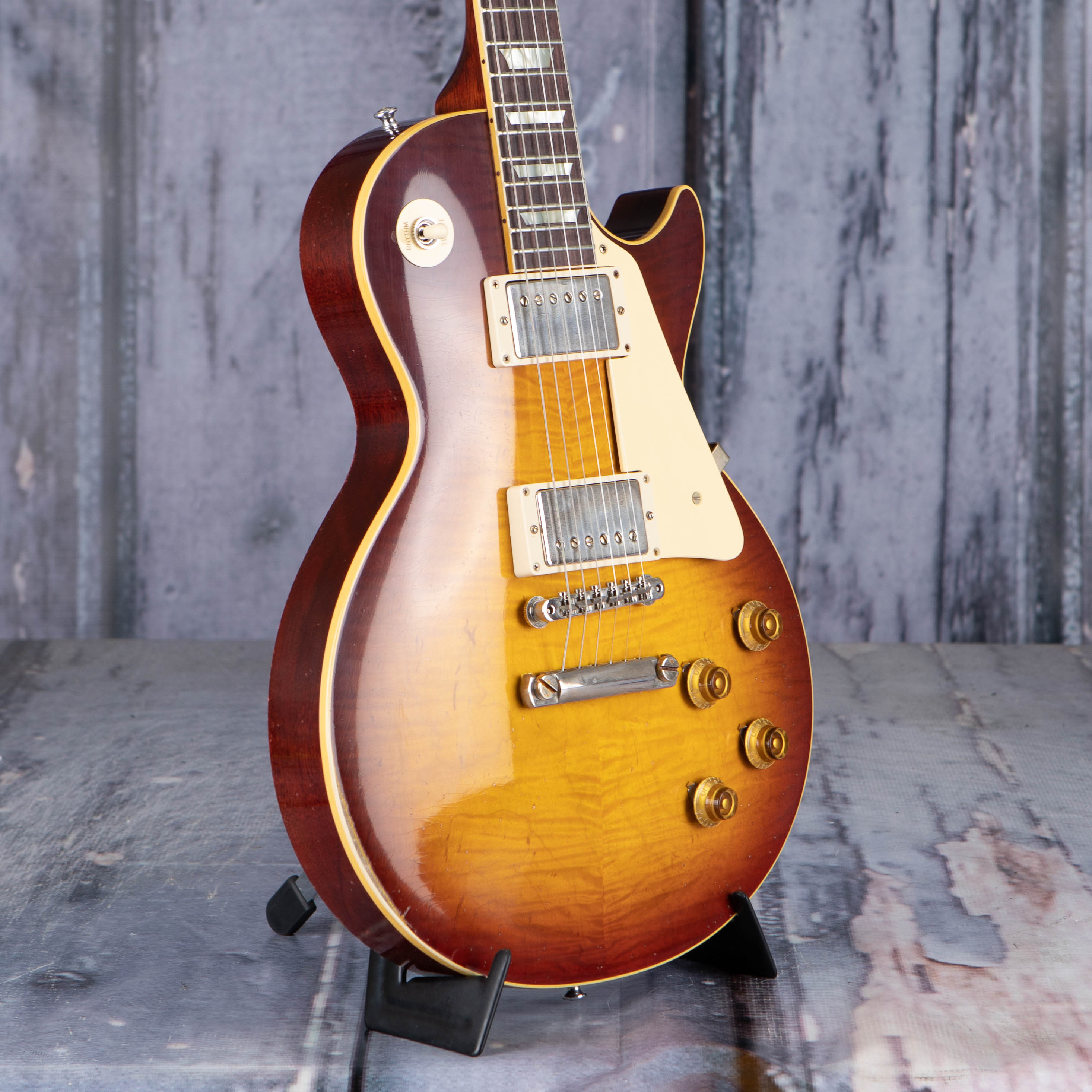 Gibson Custom Shop 1959 Les Paul Standard Murphy Lab Light Aged Electric Guitar, Royal Tea Burst, angle