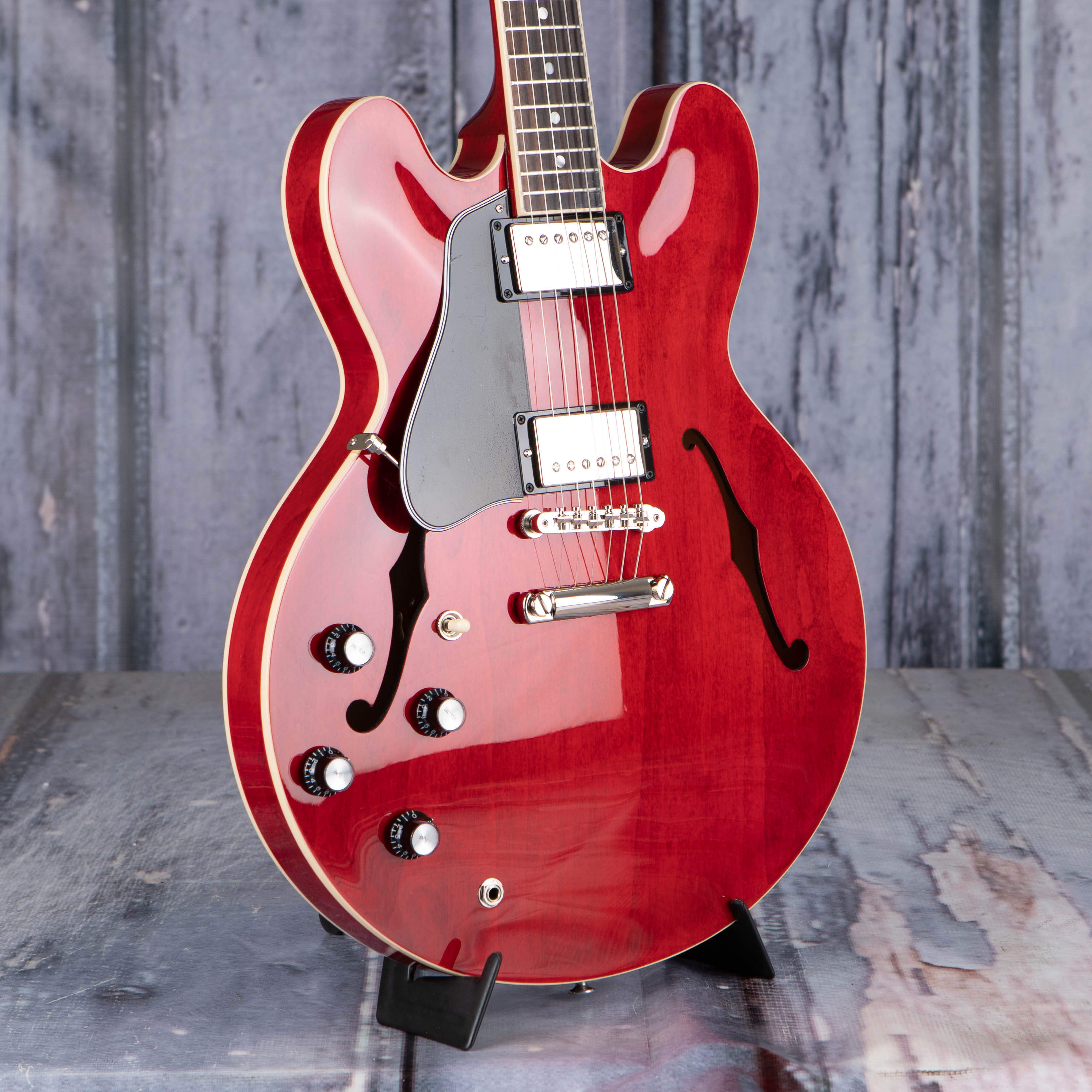 Gibson USA ES-335 Left-Handed Semi-Hollowbody Guitar, Sixties Cherry, angle