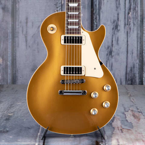 Gibson USA Les Paul 70s Deluxe Electric Guitar, Gold Top, front closeup