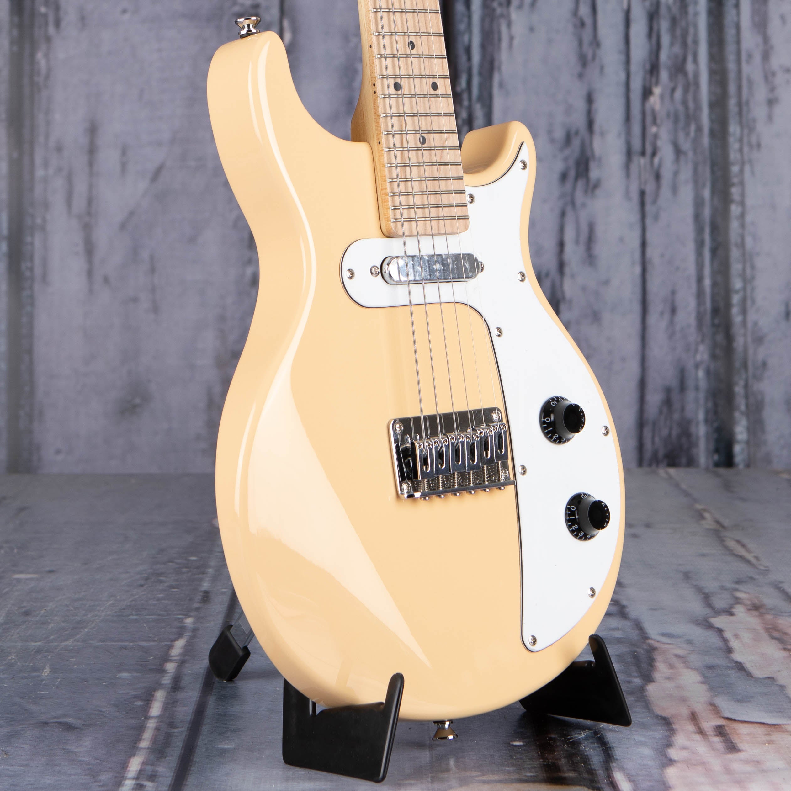 Gold Tone GME-6 Mandolin-Guitar, Cream Gloss, angle