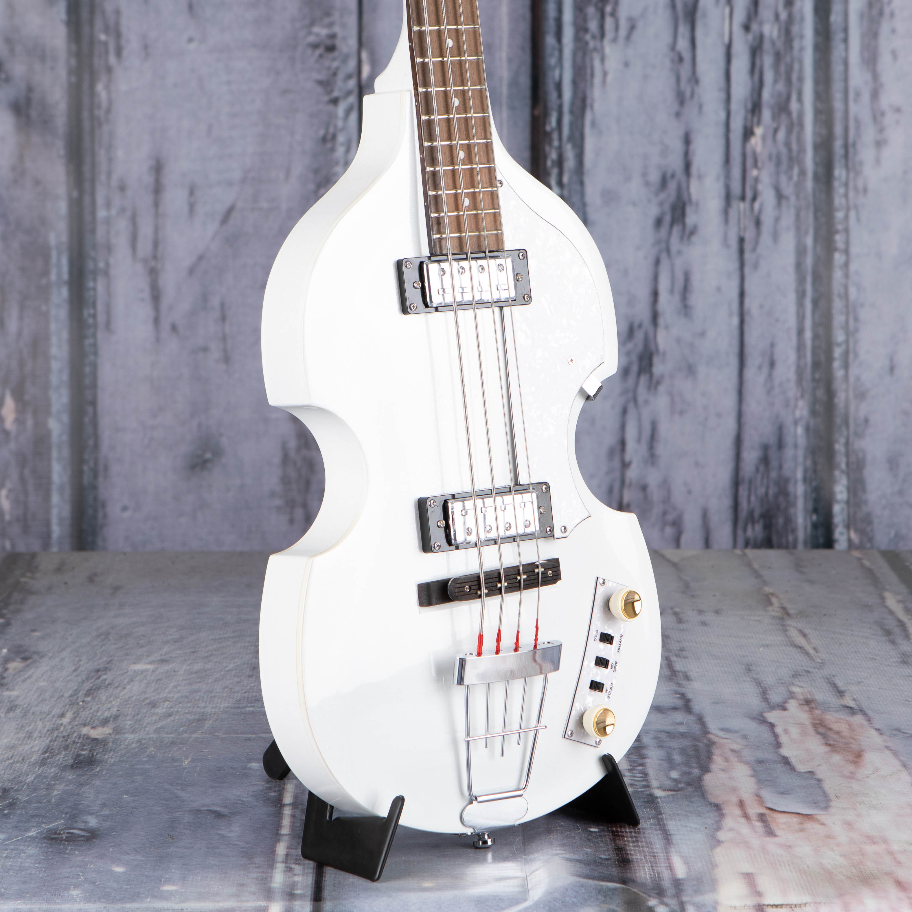 Höfner Ignition PRO Violin Bass Guitar, Pearl White, angle