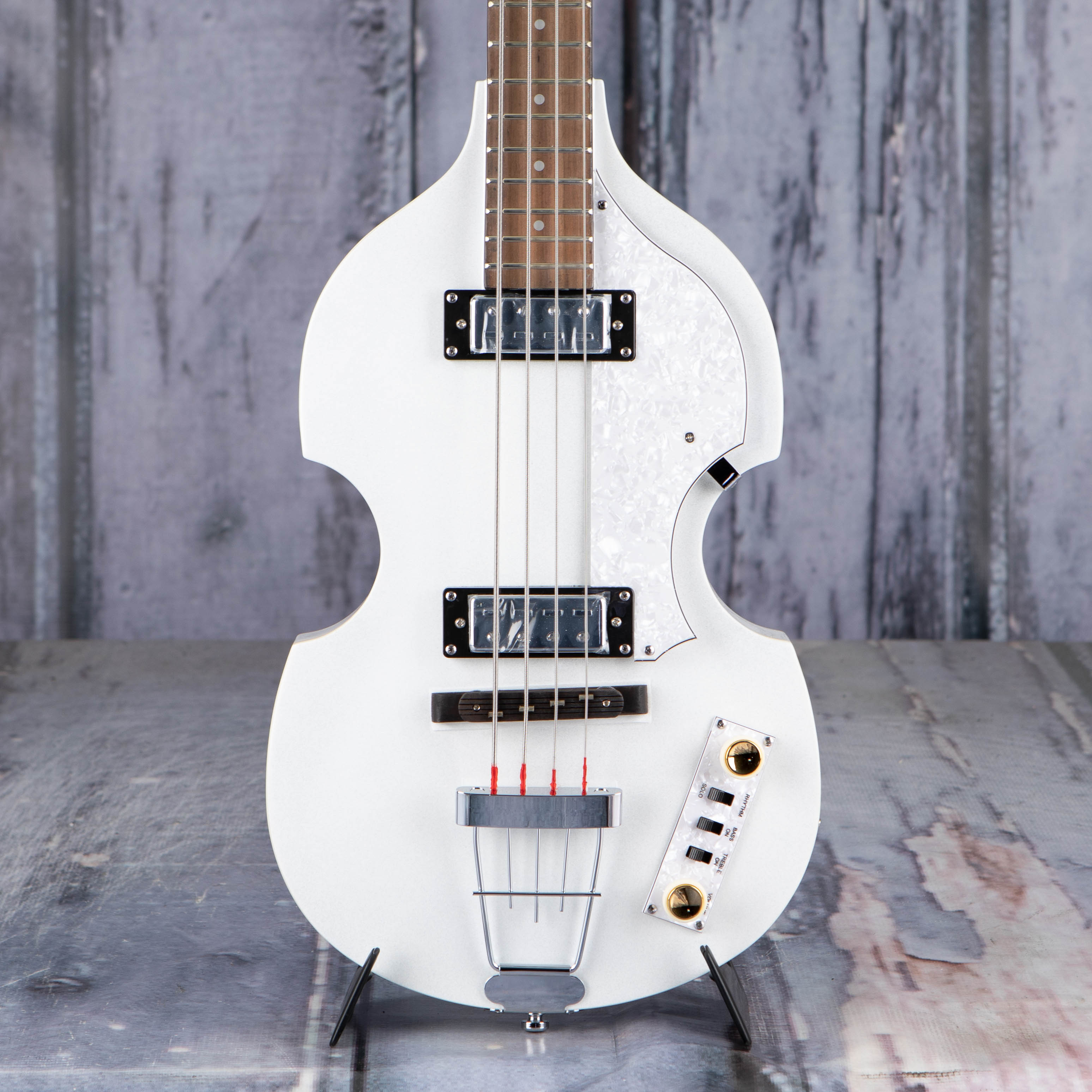Höfner Ignition PRO Violin Bass Guitar, Pearl White, front closeup